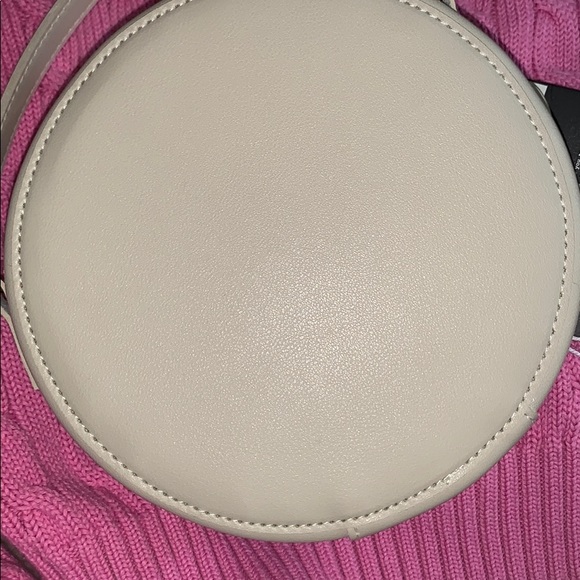 SUPER EXCITED ABOUT THIS AWESOME CROSSBODY BAG‼️ - Picture 4 of 6